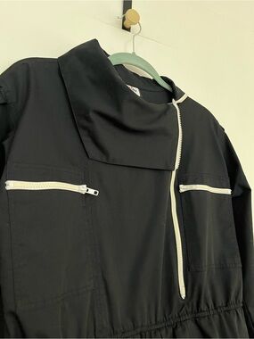 Vintage Sunshine Alley black asymmetrical collar with white zipper detail